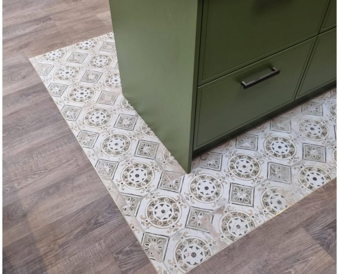 Redhill kitchen-diner with oak LVT flooring fitted around patterned tiles