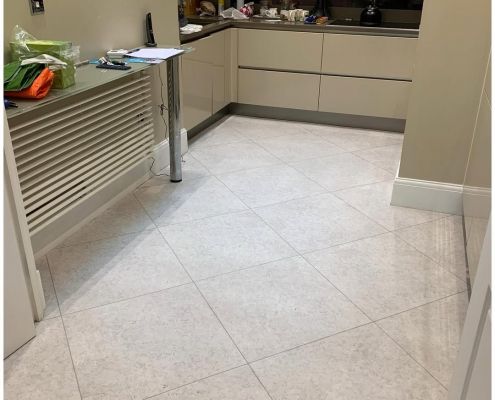 Modern Kent kitchen with elegant light-coloured stone-effect luxury vinyl tiles installed